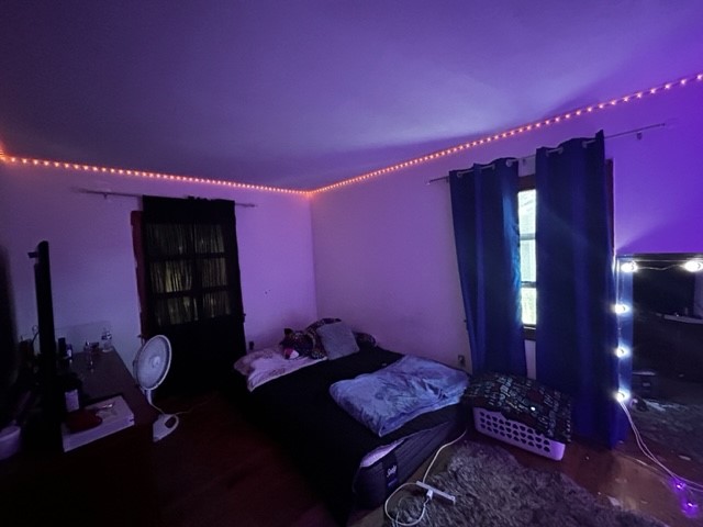 602 South 11th Street Fernandina Beach, FL 32034 - Photo 11 of 14 a bathroom with a sink and mirror