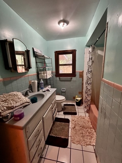 602 South 11th Street Fernandina Beach, FL 32034 - Photo 14 of 14 a kitchen with a sink and a stove top oven