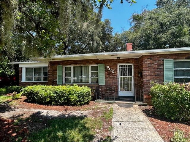 602 South 11th Street Fernandina Beach, FL 32034 - Photo 2 of 14 front view of a house with a yard