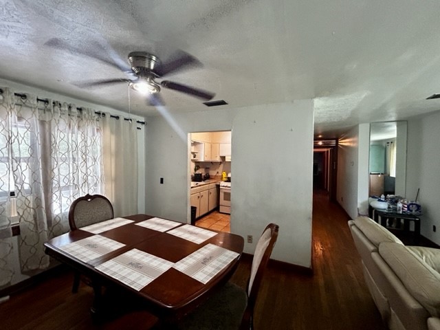 602 South 11th Street Fernandina Beach, FL 32034 - Photo 7 of 14 a workspace with furniture and window