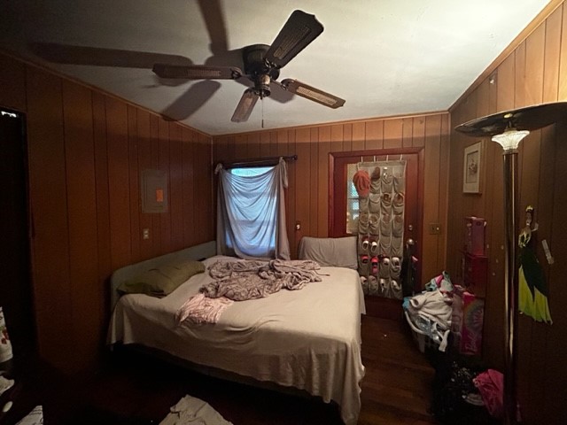 602 South 11th Street Fernandina Beach, FL 32034 - Photo 10 of 14 a bedroom with a bed and a ceiling fan