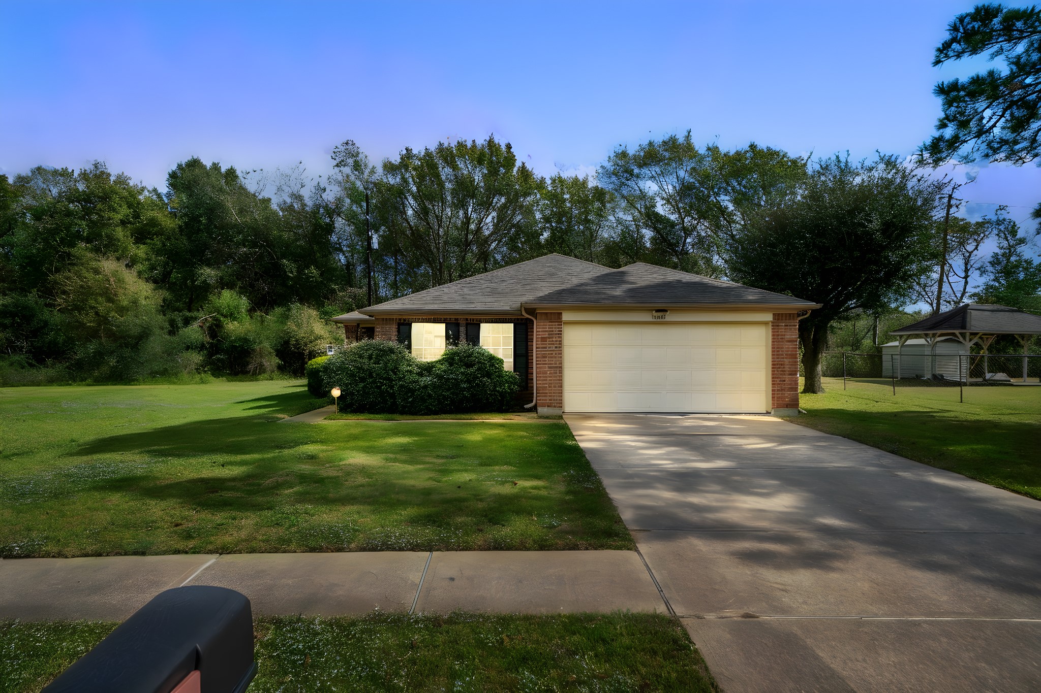 12821 Donegal Way Houston, TX 77047 - Photo 2 of 16 Gorgeous 1 story in Shamrock Manor sitting just minutes from the middle of Houston!