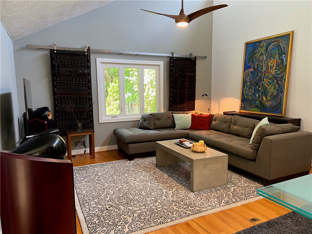 27 Hoyt Place Rochester, NY 14610 - Photo 4 of 25