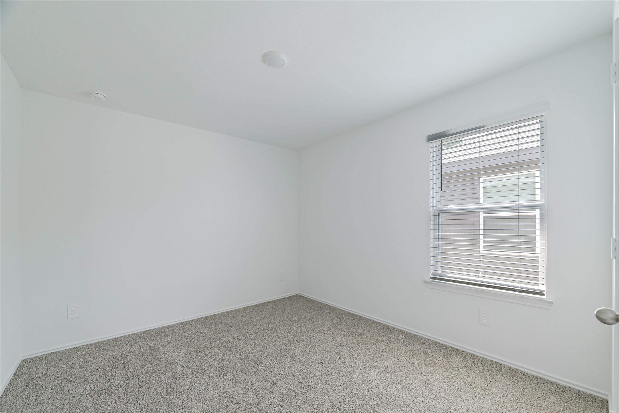 5619 Simcrest Grove Dr Spring Spring, TX 77373 - Photo 31 of 35 an empty room with a window