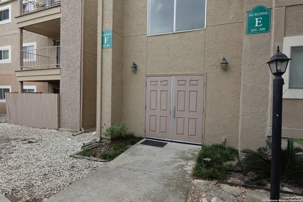 $1,050 | 4119 Medical Drive, Unit F104, San Antonio, TX 78229