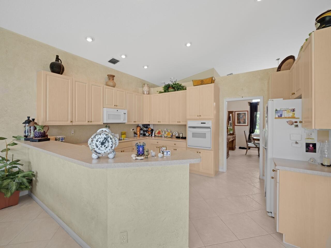 7255 Falls Road East Boynton Beach, FL 33437 - Photo 9 of 24 023