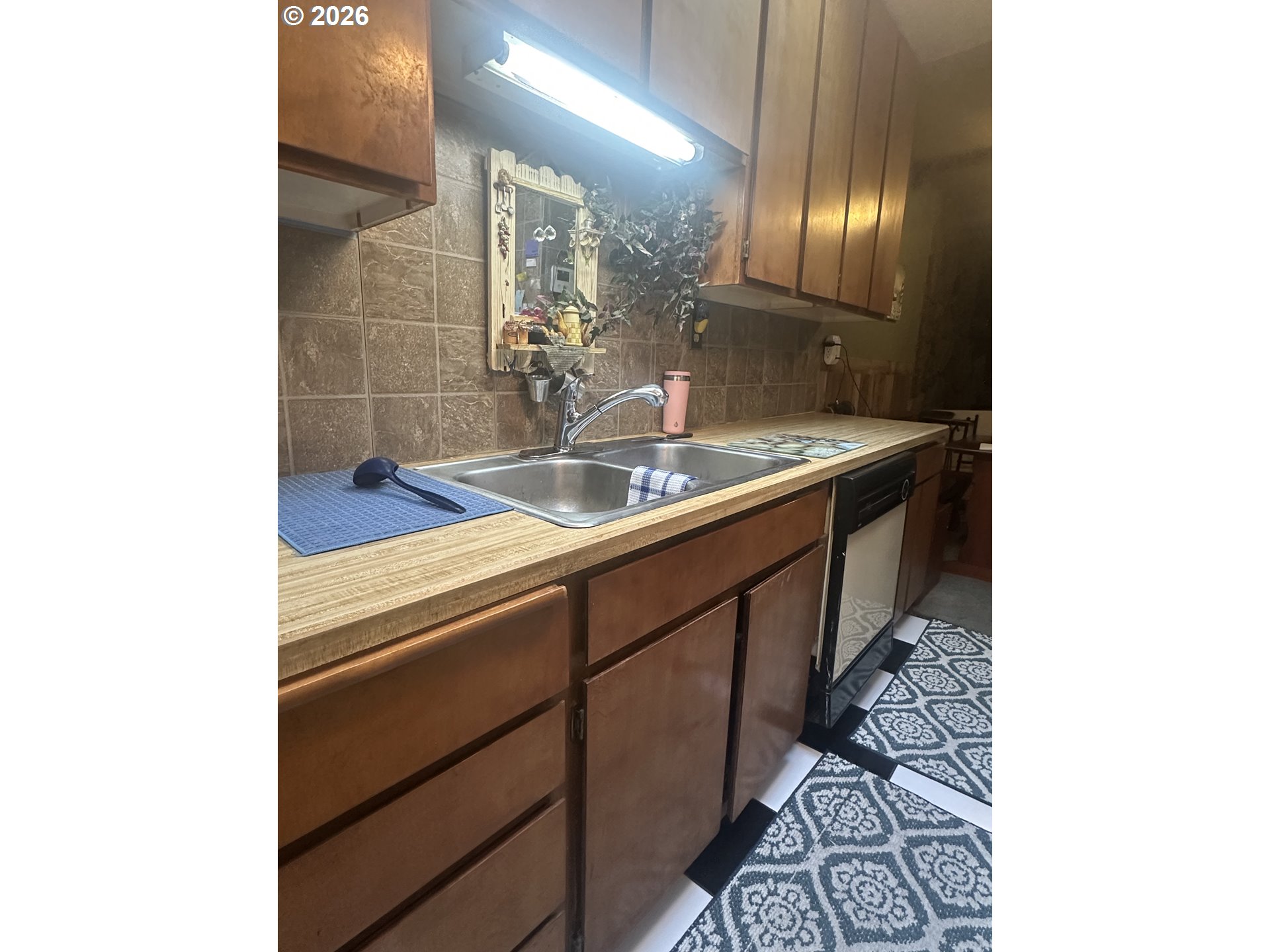 6792 Southeast Juniper Canyon Road Prineville, OR 97754 - Photo 13 of 44 a bathroom with a sink and a mirror