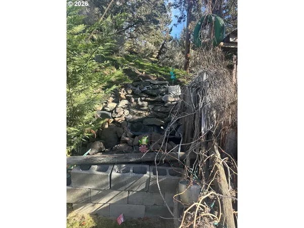 $439,000 | 6792 Southeast Juniper Canyon Road, Prineville, OR 97754