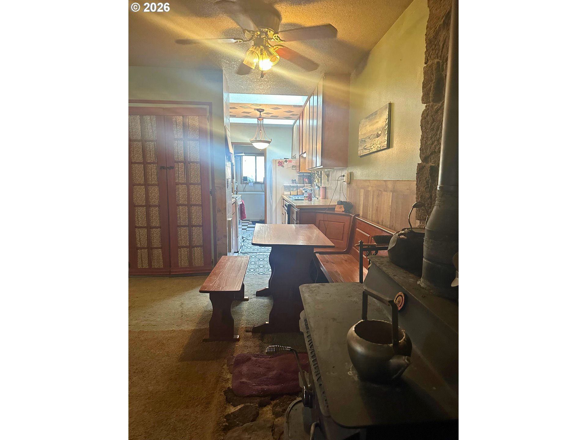 6792 Southeast Juniper Canyon Road Prineville, OR 97754 - Photo 5 of 44 a living room with furniture and a potted plant