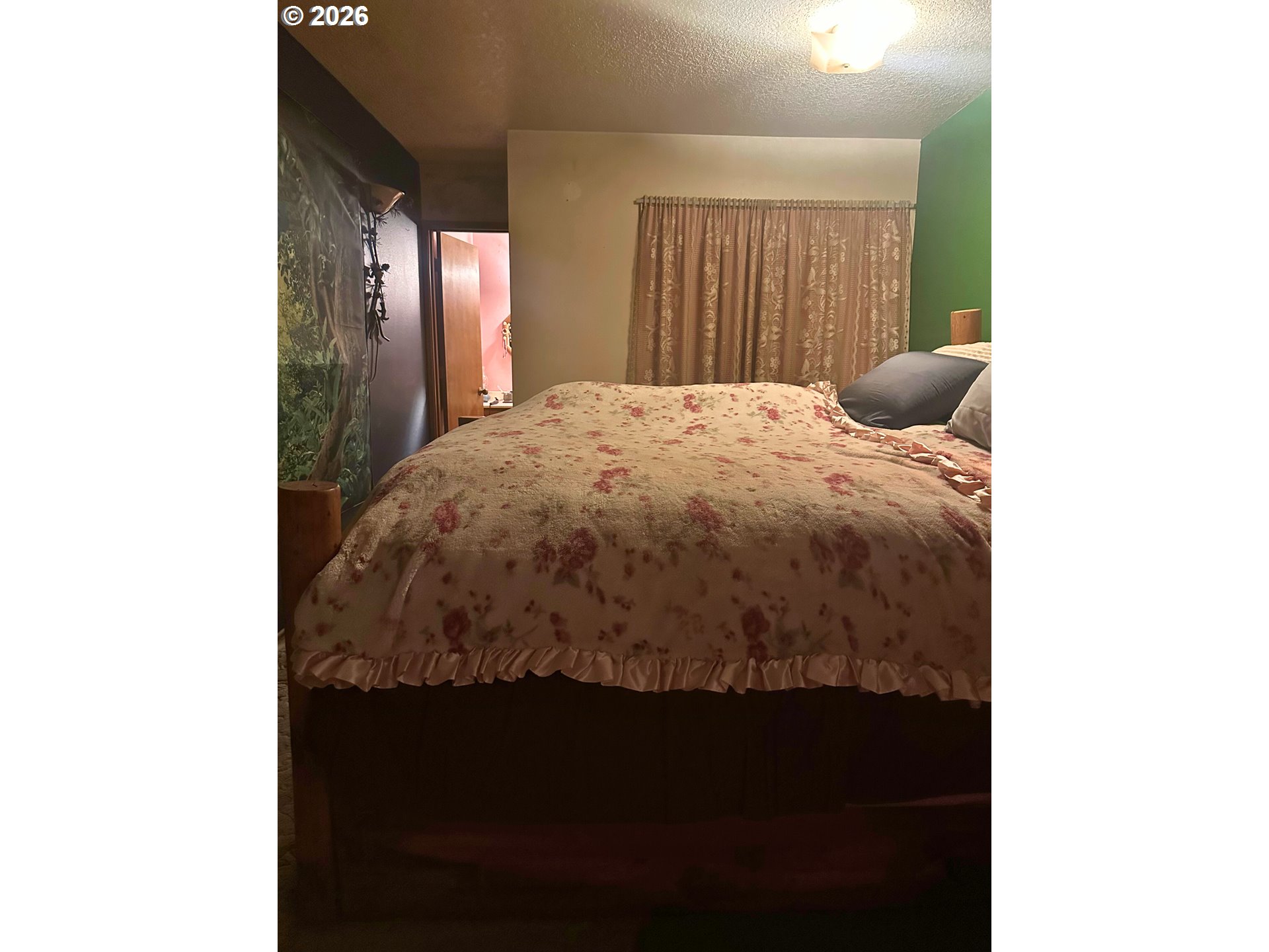 6792 Southeast Juniper Canyon Road Prineville, OR 97754 - Photo 8 of 44 a bedroom with a bed and a window