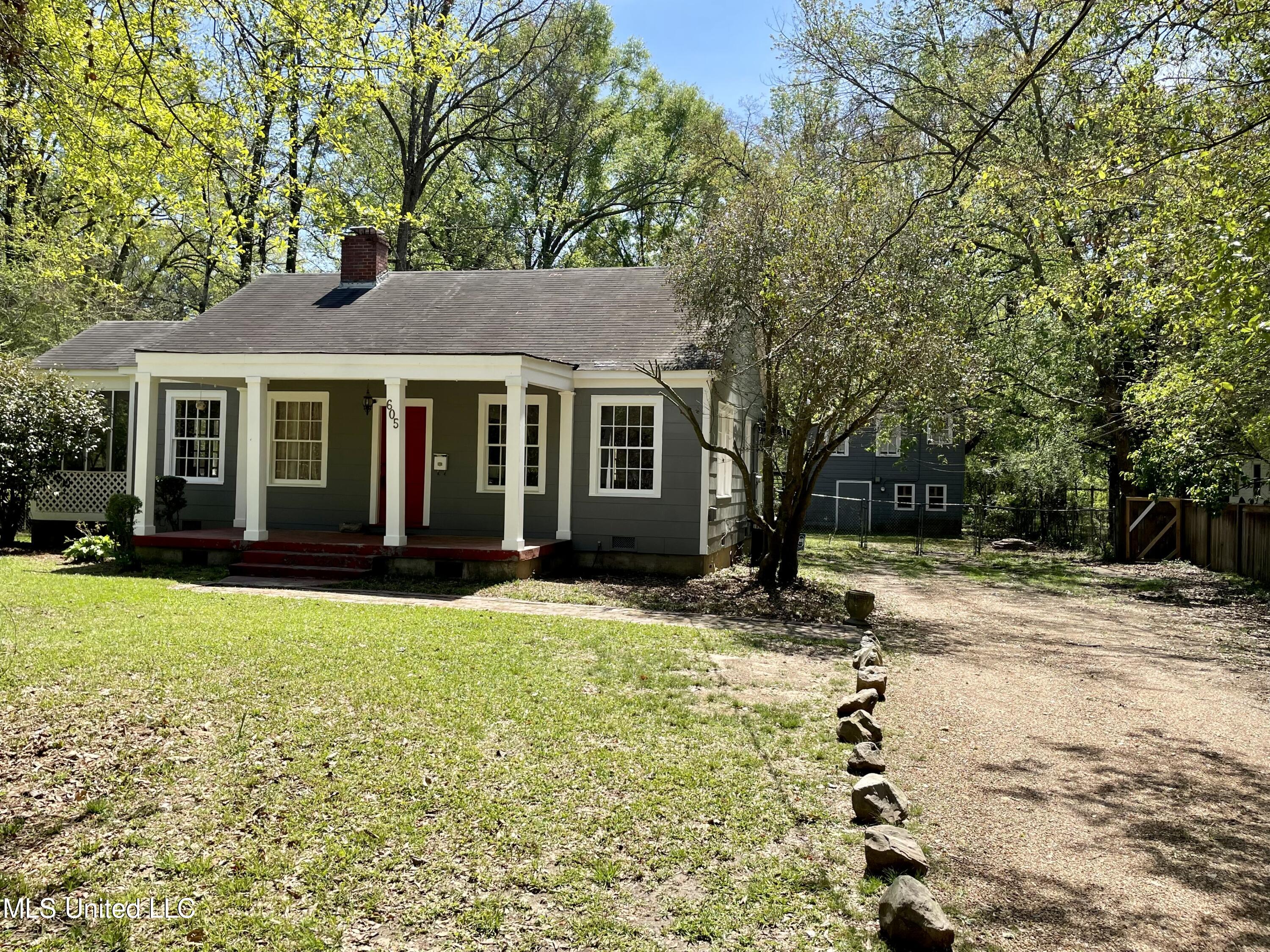 605 Meadowbrook Road Jackson, MS 39206 - Photo 5 of 62 CCFCA791-B6F6-43E3-A543-CD53E2AB1132
