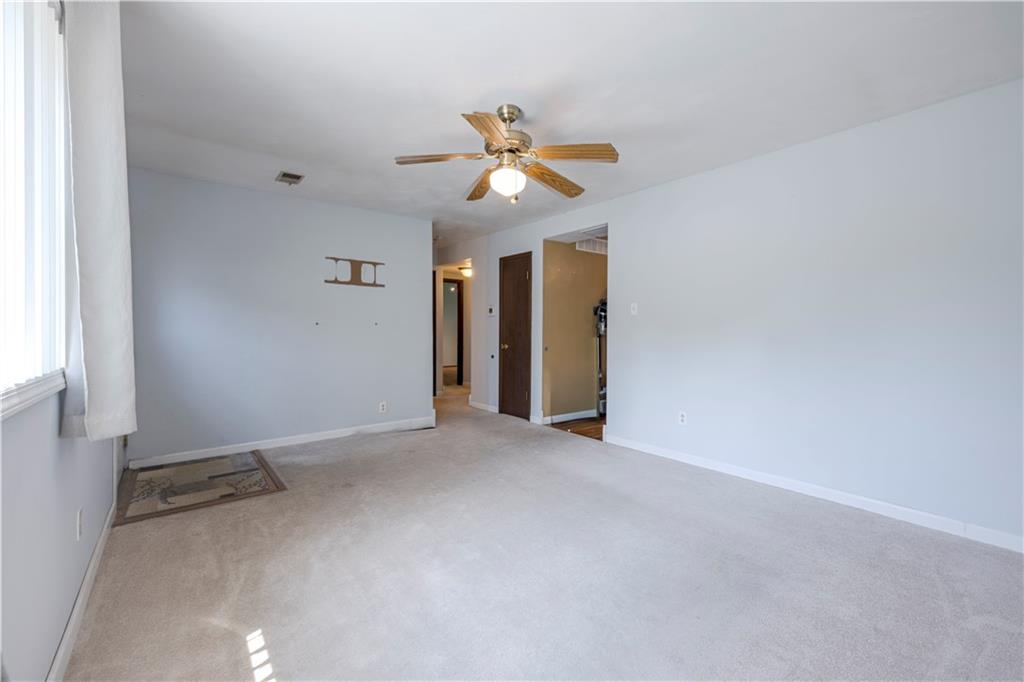 327 Beech Road Pittsburgh, PA 15239 - Photo 9 of 48