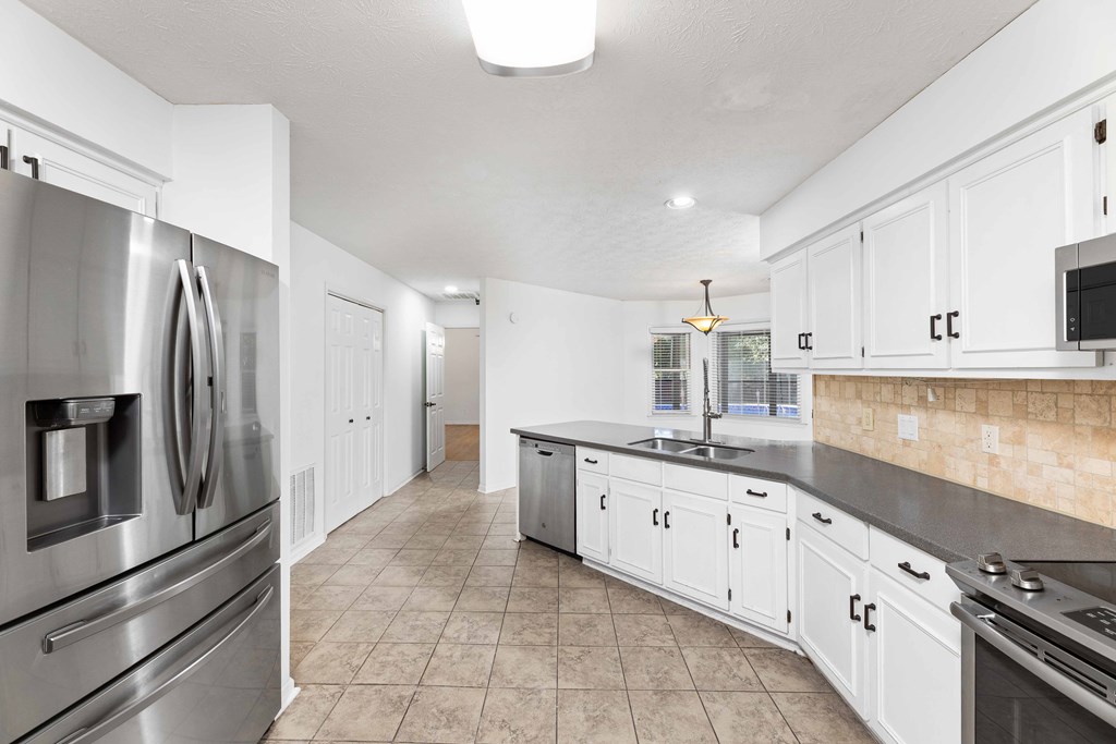 4524 Hedingham Lane Columbus, GA 31907 - Photo 3 of 35 kitchen