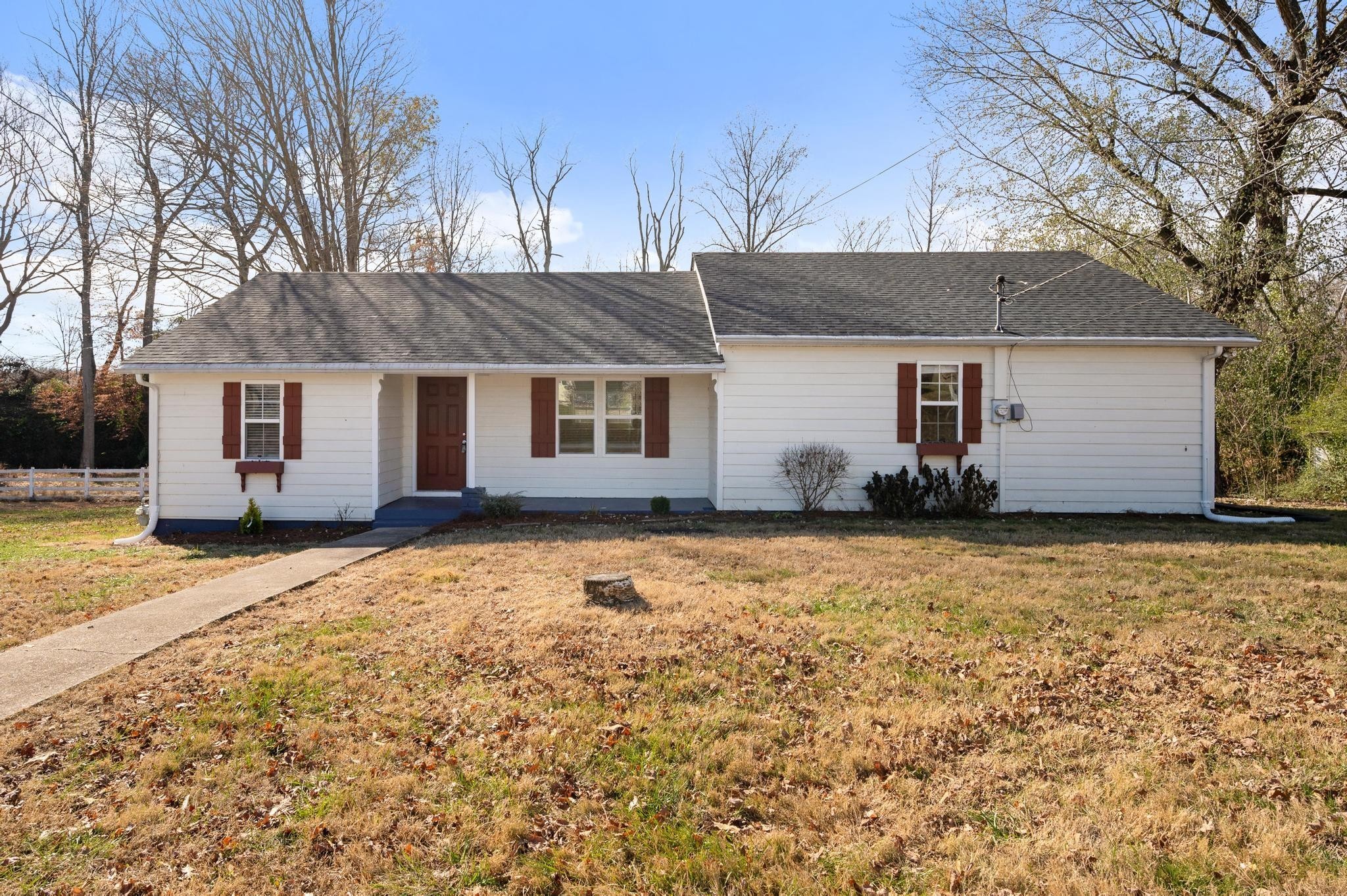 621 Halltown Road Portland, TN 37148 - Photo 2 of 23 a backyard of a house