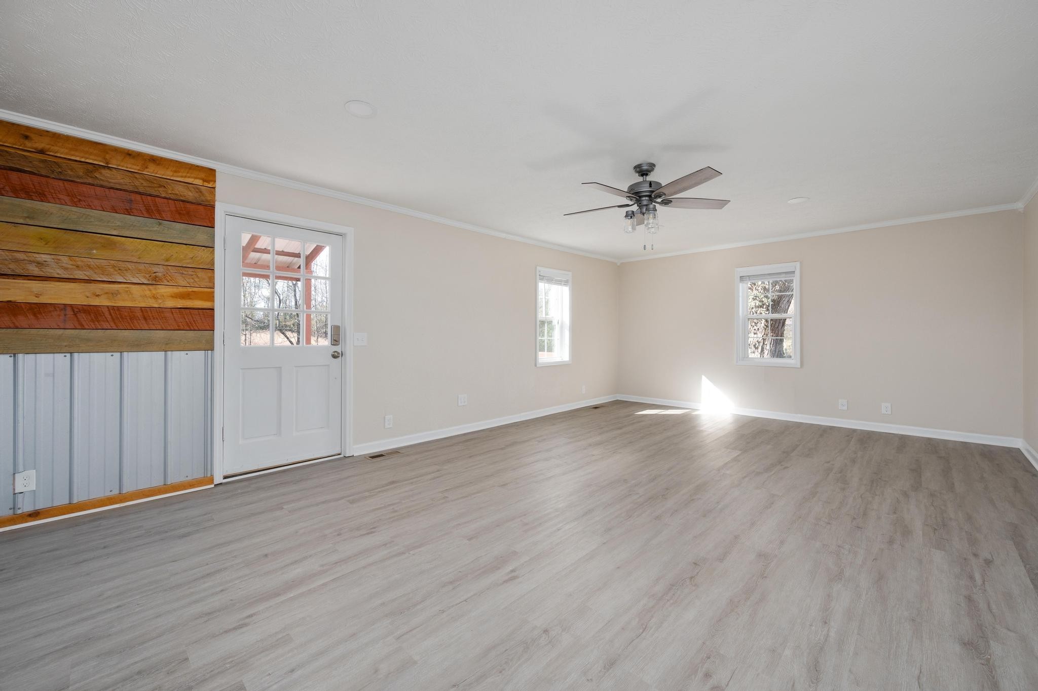 621 Halltown Road Portland, TN 37148 - Photo 8 of 23 an empty room with windows and closet