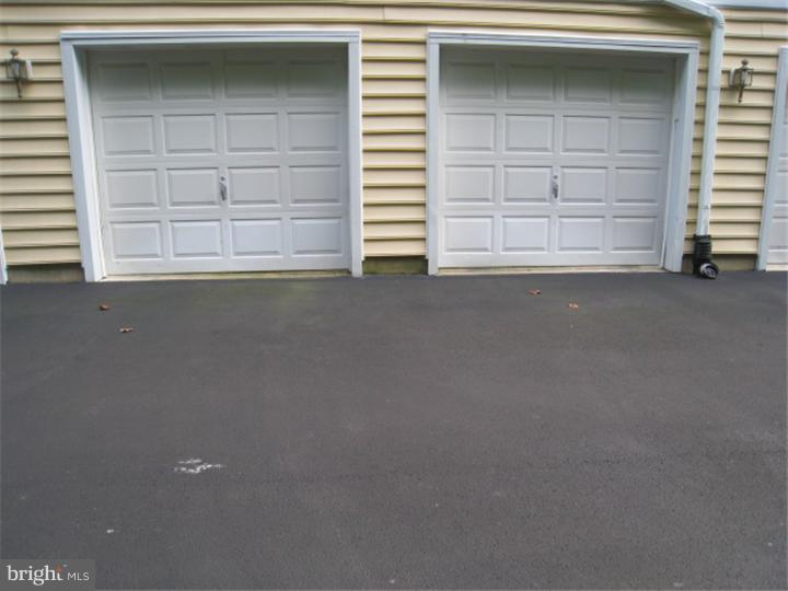 1306 Independence Way Newark, DE 19713 - Photo 22 of 25 Garage