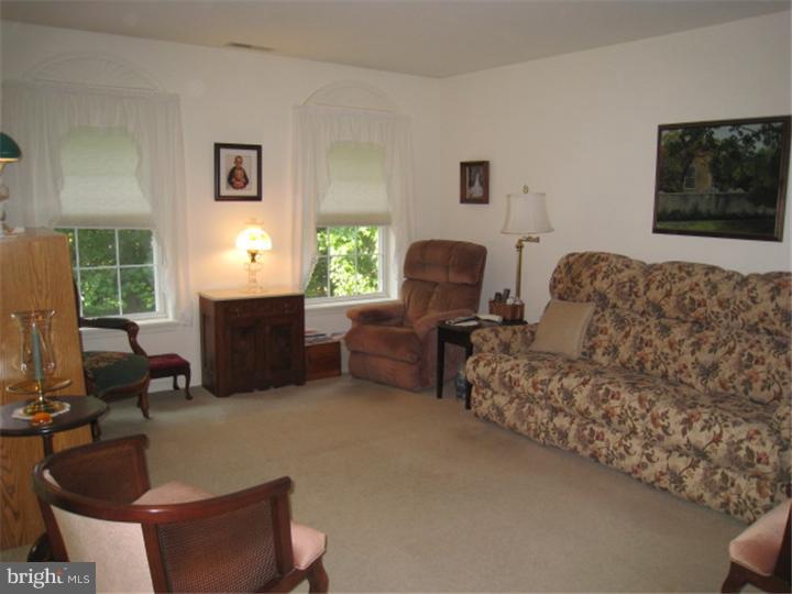 1306 Independence Way Newark, DE 19713 - Photo 5 of 25 Living Room