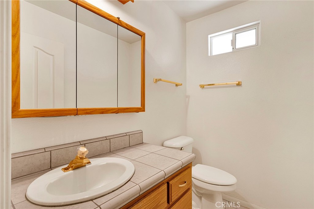 11281 4th Hesperia, CA 92345 - Photo 21 of 35 Great 1/2 bath