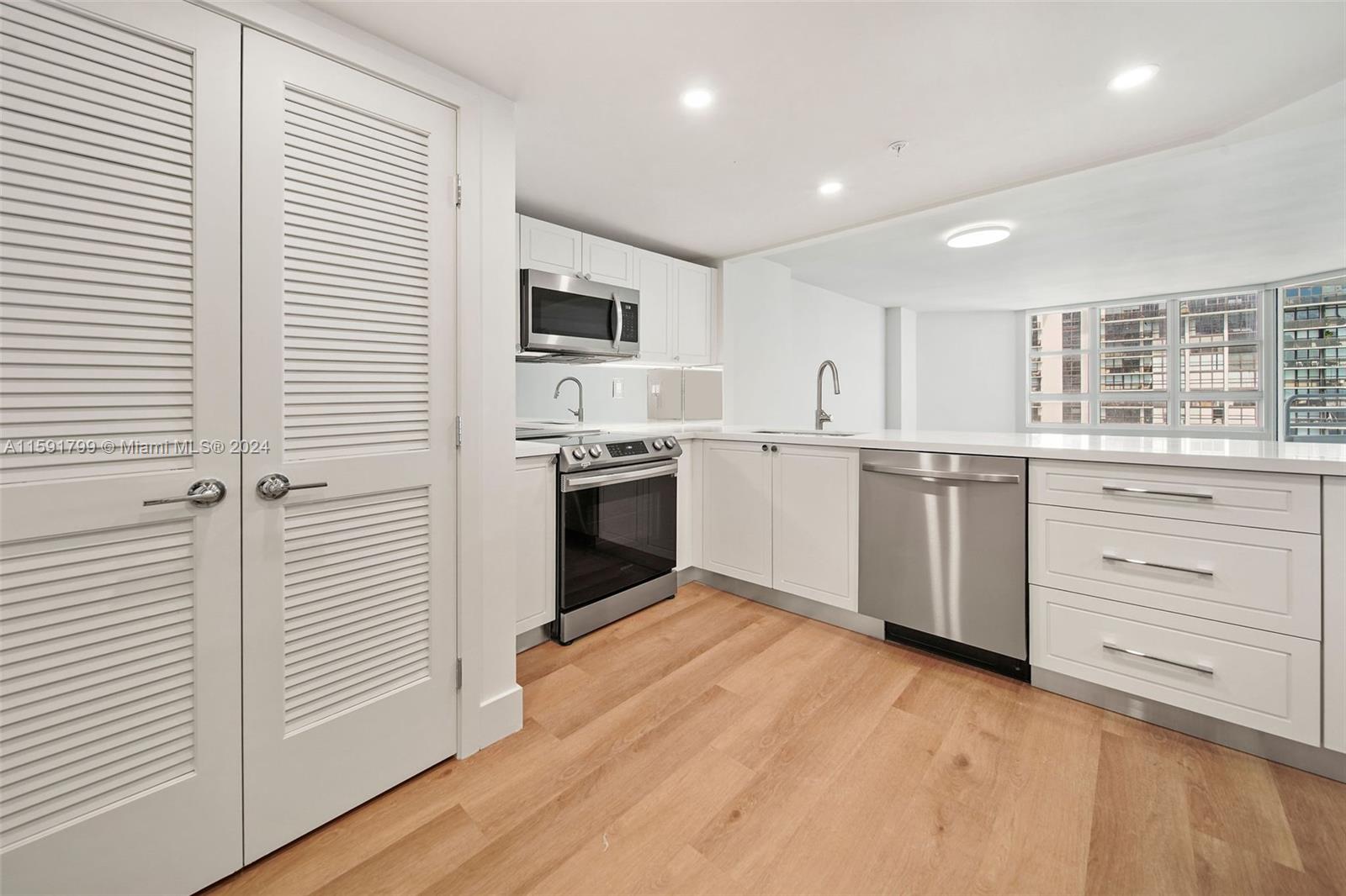 555 Northeast 34th Street, Unit 2402 Miami, FL 33137 - Photo 13 of 66