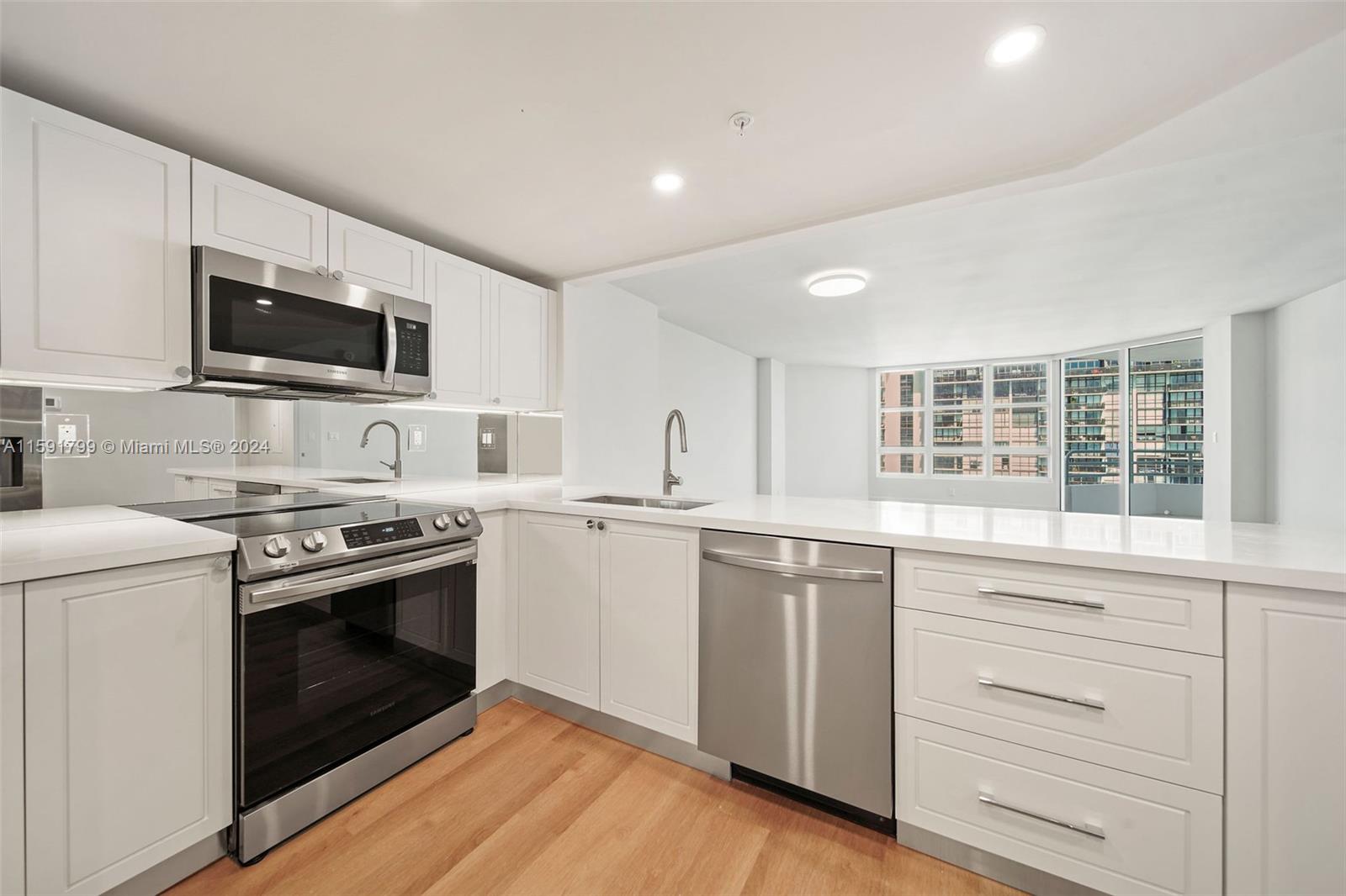 555 Northeast 34th Street, Unit 2402 Miami, FL 33137 - Photo 15 of 66