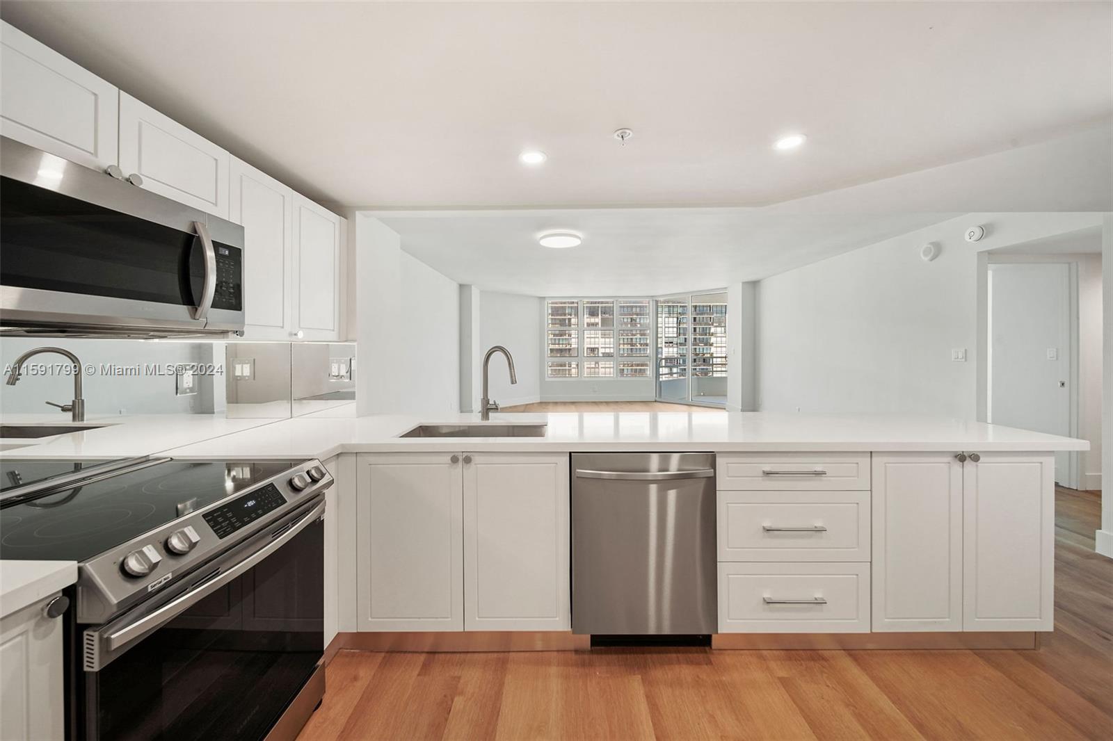 555 Northeast 34th Street, Unit 2402 Miami, FL 33137 - Photo 16 of 66