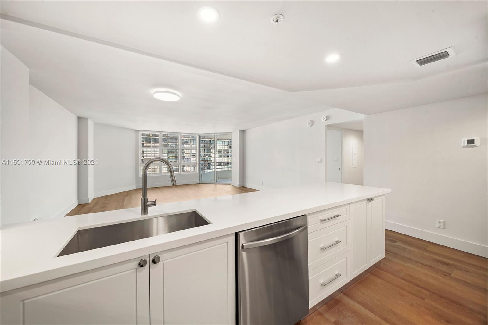 555 Northeast 34th Street, Unit 2402 Miami, FL 33137 - Photo 17 of 66