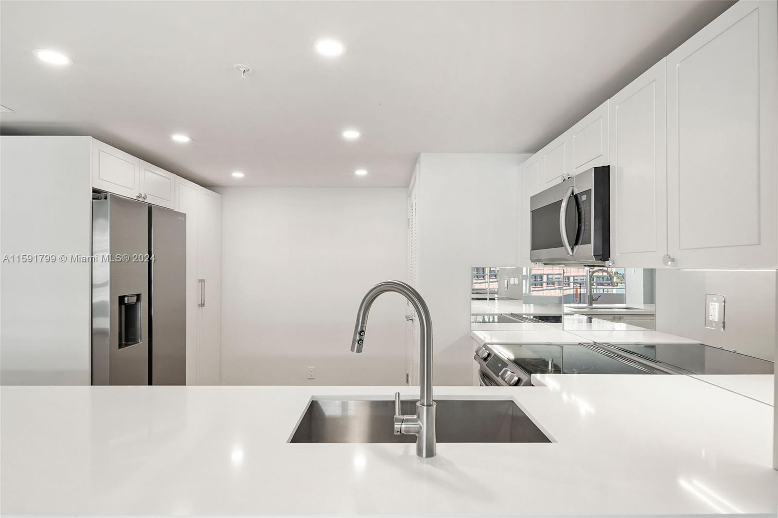 555 Northeast 34th Street, Unit 2402 Miami, FL 33137 - Photo 19 of 66