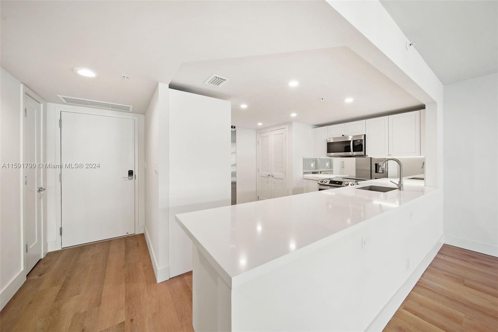 555 Northeast 34th Street, Unit 2402 Miami, FL 33137 - Photo 20 of 66