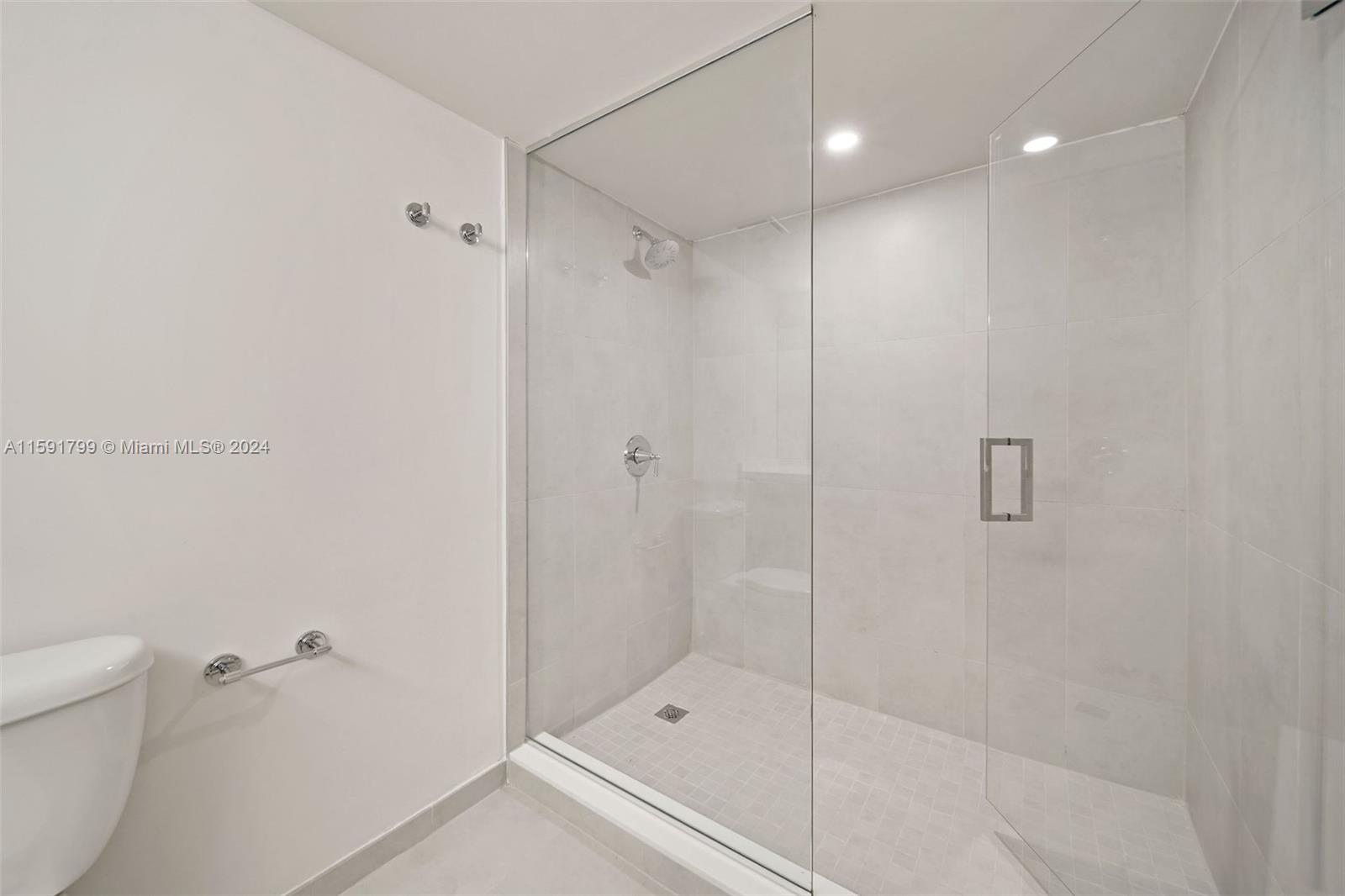 555 Northeast 34th Street, Unit 2402 Miami, FL 33137 - Photo 30 of 66