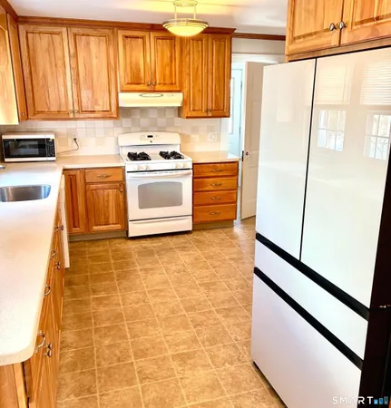 $4,200 | 302 Quaker Lane North, West Hartford, CT 06119