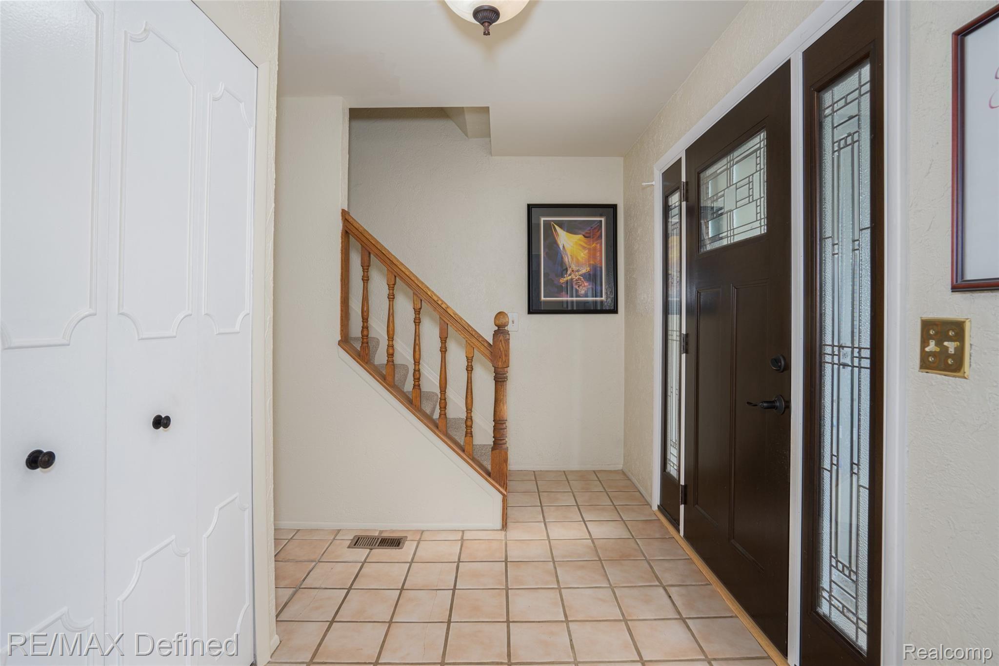 1576 North Fairview Lane Rochester, MI 48306 - Photo 14 of 30 Entryway - New Front Door!