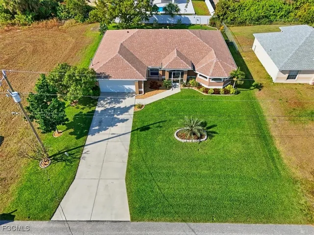 $379,900 | 2512 Northwest 8th Place, Cape Coral, FL 33993