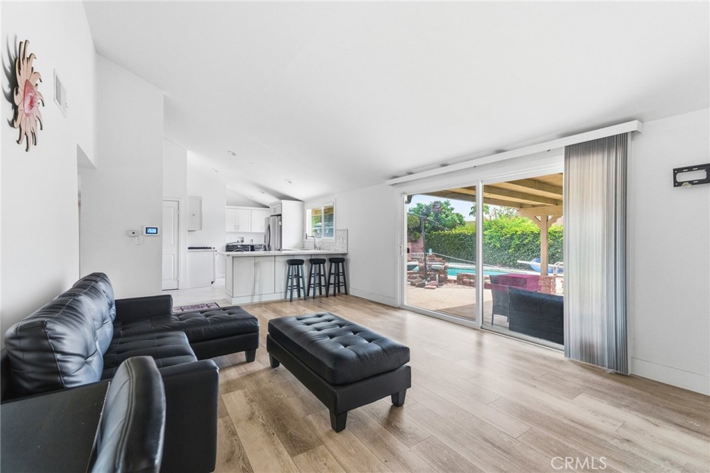 2554 West Chanticleer Road Anaheim, CA 92804 - Photo 11 of 37