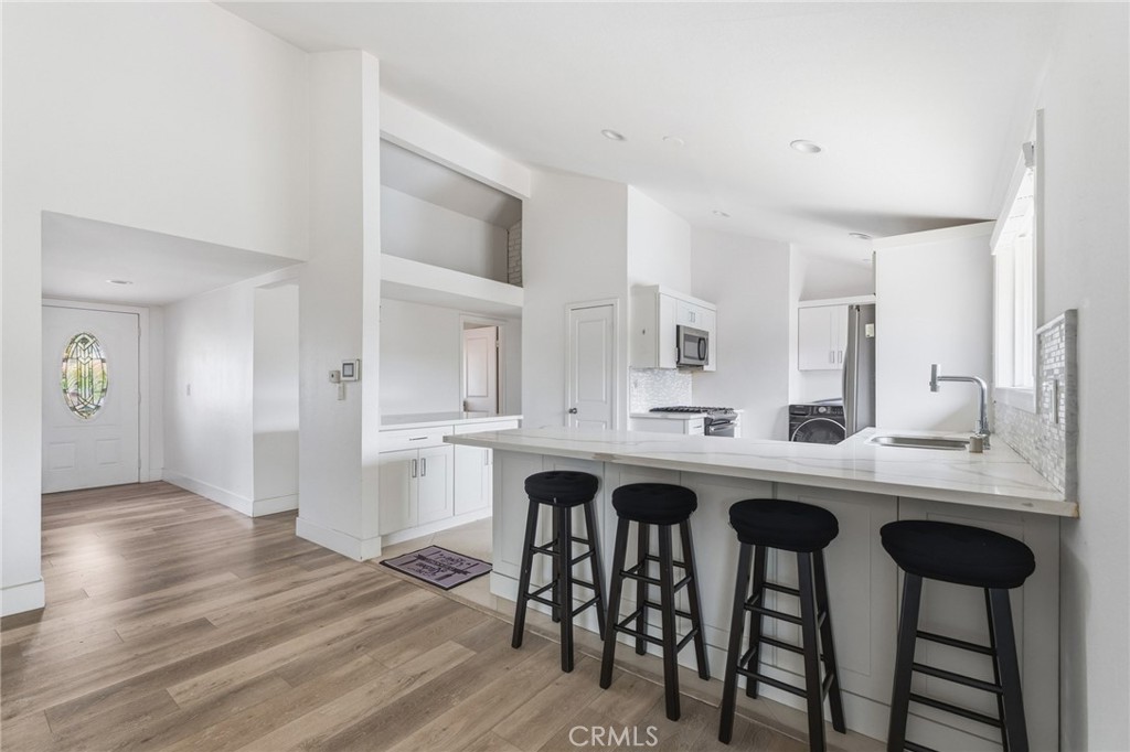 2554 West Chanticleer Road Anaheim, CA 92804 - Photo 5 of 37