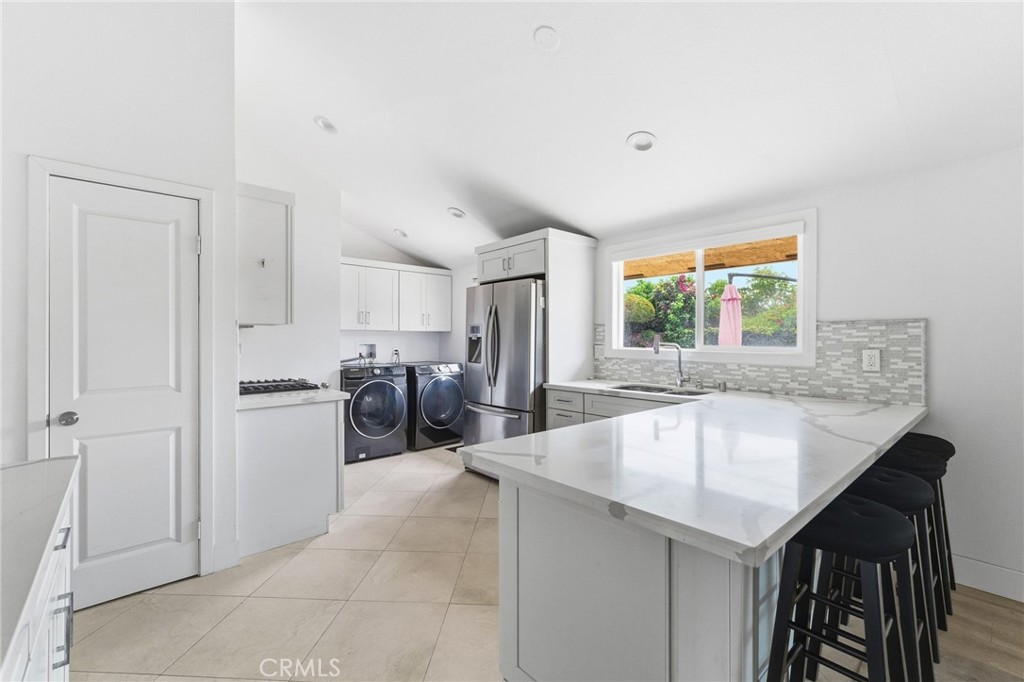 2554 West Chanticleer Road Anaheim, CA 92804 - Photo 6 of 37