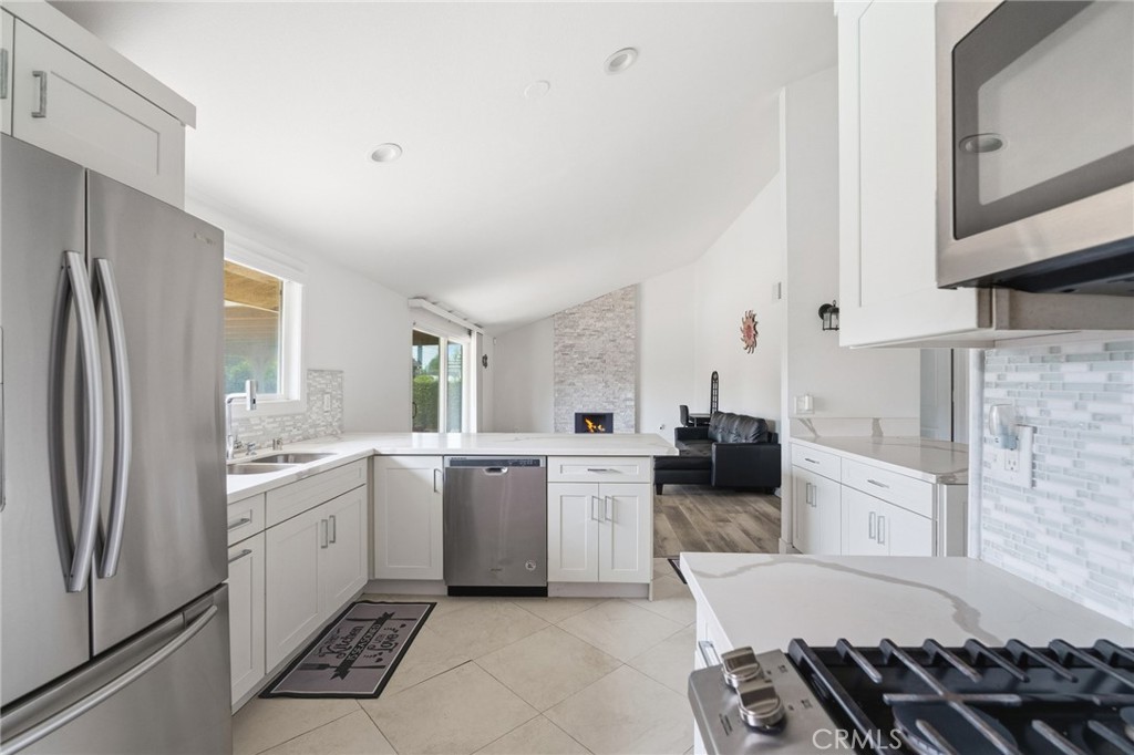 2554 West Chanticleer Road Anaheim, CA 92804 - Photo 9 of 37