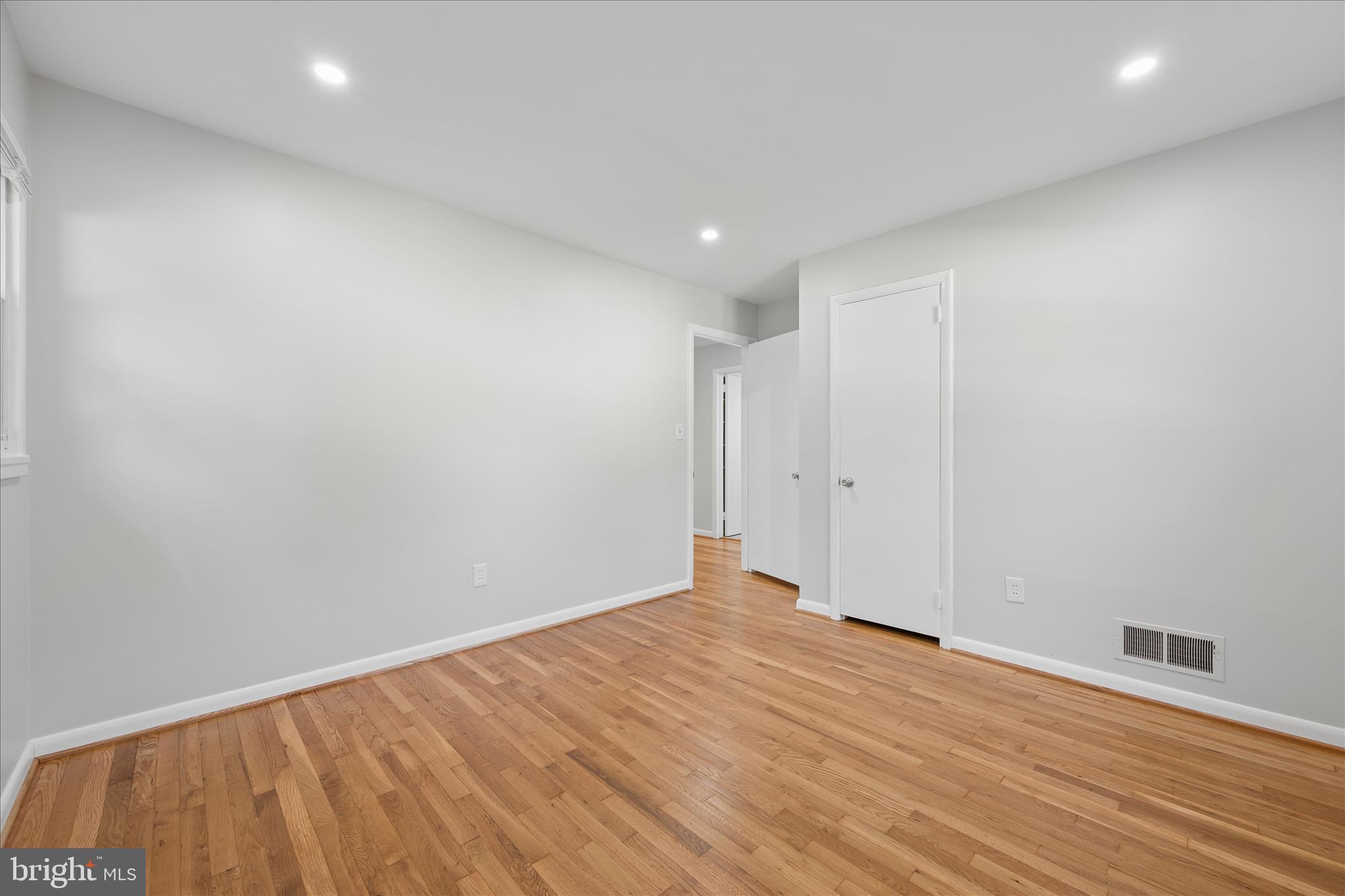 115 Woodland Road Gaithersburg, MD 20877 - Photo 19 of 40 Bedroom 2