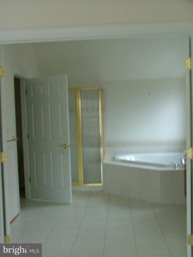 4400 Tullamore Estates Road Gainesville, VA 20155 - Photo 14 of 16 Master Bath