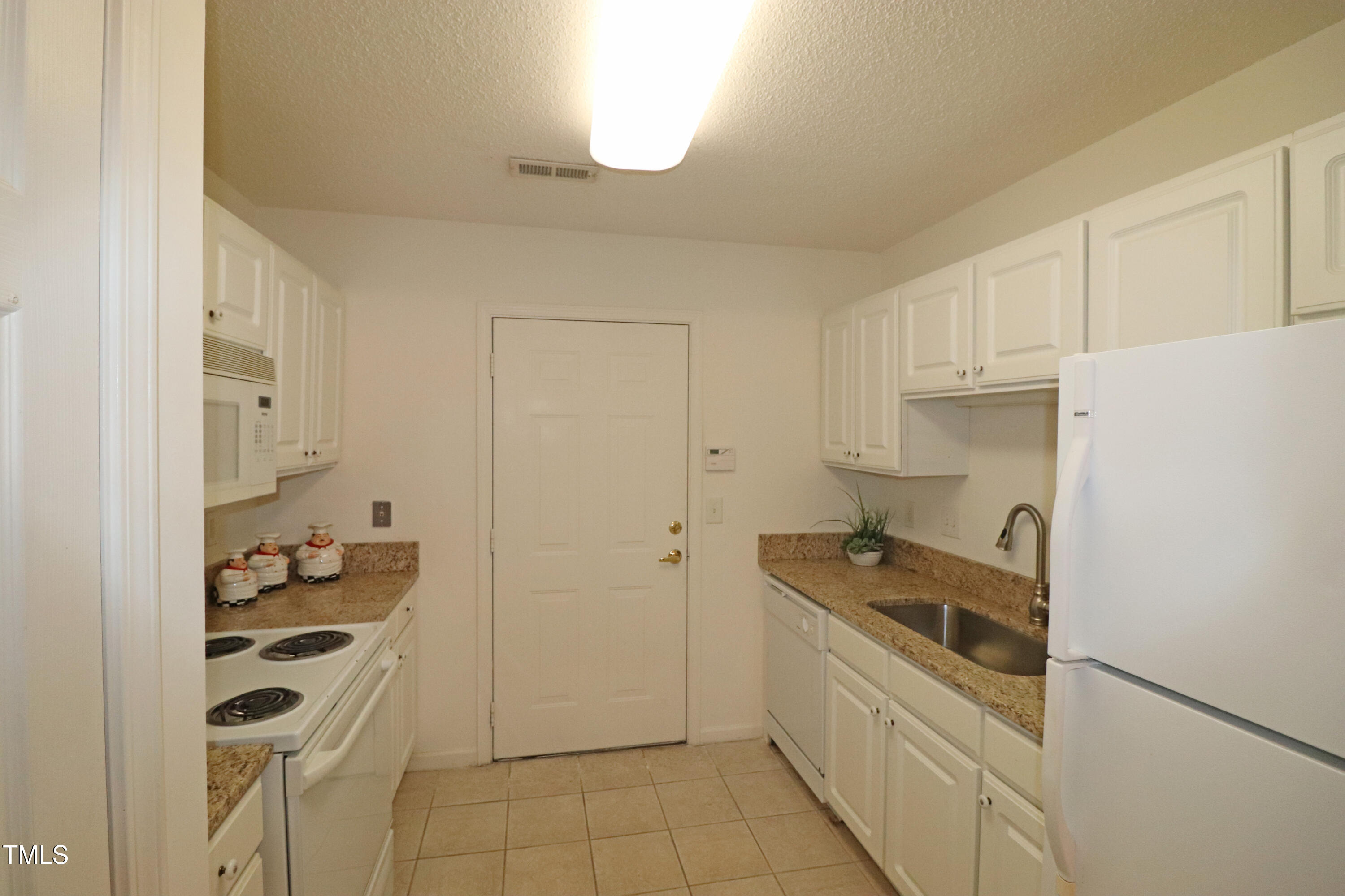 2530 Friedland Place, Unit 104 Raleigh, NC 27617 - Photo 6 of 38 Kitchen