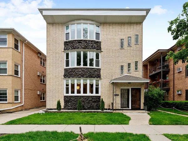 $2,800 | 8729 West Summerdale Avenue, Unit 1, Chicago, IL 60656