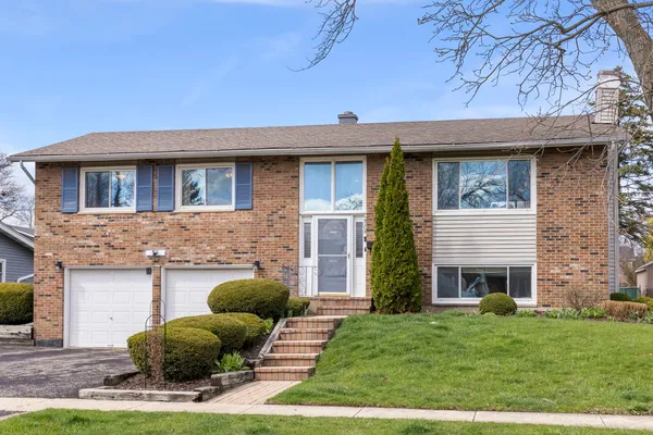 $415,000 | 2508 Stonewall Avenue, Woodridge, IL 60517