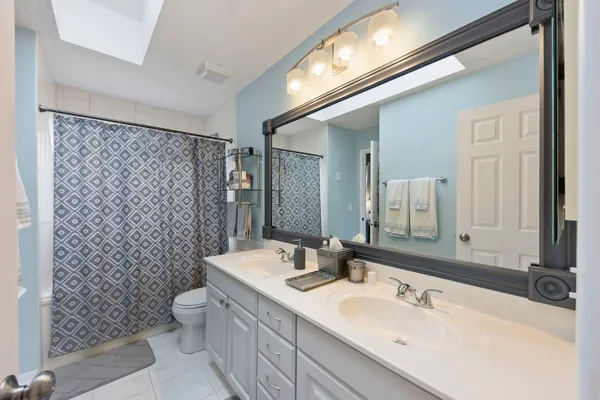$415,000 | 2508 Stonewall Avenue, Woodridge, IL 60517