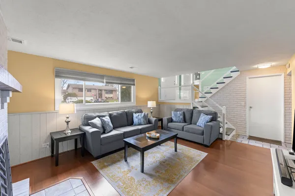 $415,000 | 2508 Stonewall Avenue, Woodridge, IL 60517