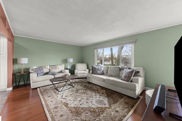 $415,000 | 2508 Stonewall Avenue, Woodridge, IL 60517
