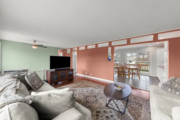 $415,000 | 2508 Stonewall Avenue, Woodridge, IL 60517