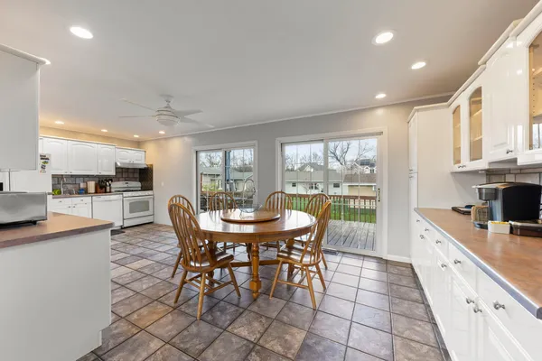 $415,000 | 2508 Stonewall Avenue, Woodridge, IL 60517