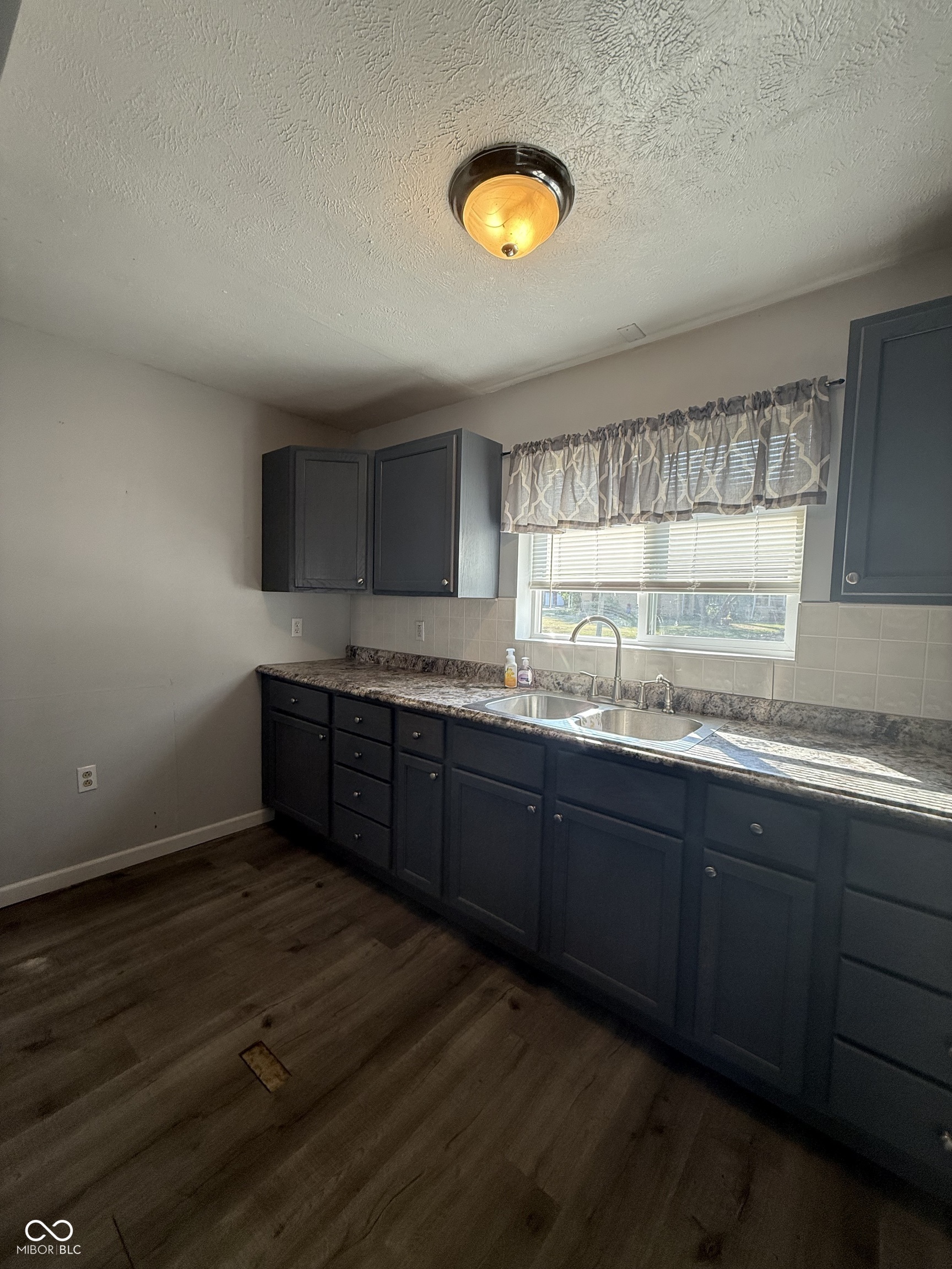 402 Walnut Street Cayuga, IN 47928 - Photo 9 of 25