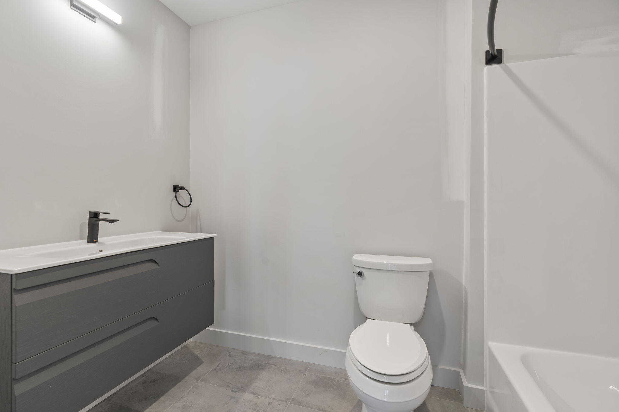 75 Chestnut Street, Unit 601 Portland, ME 04101 - Photo 8 of 38 601 bath