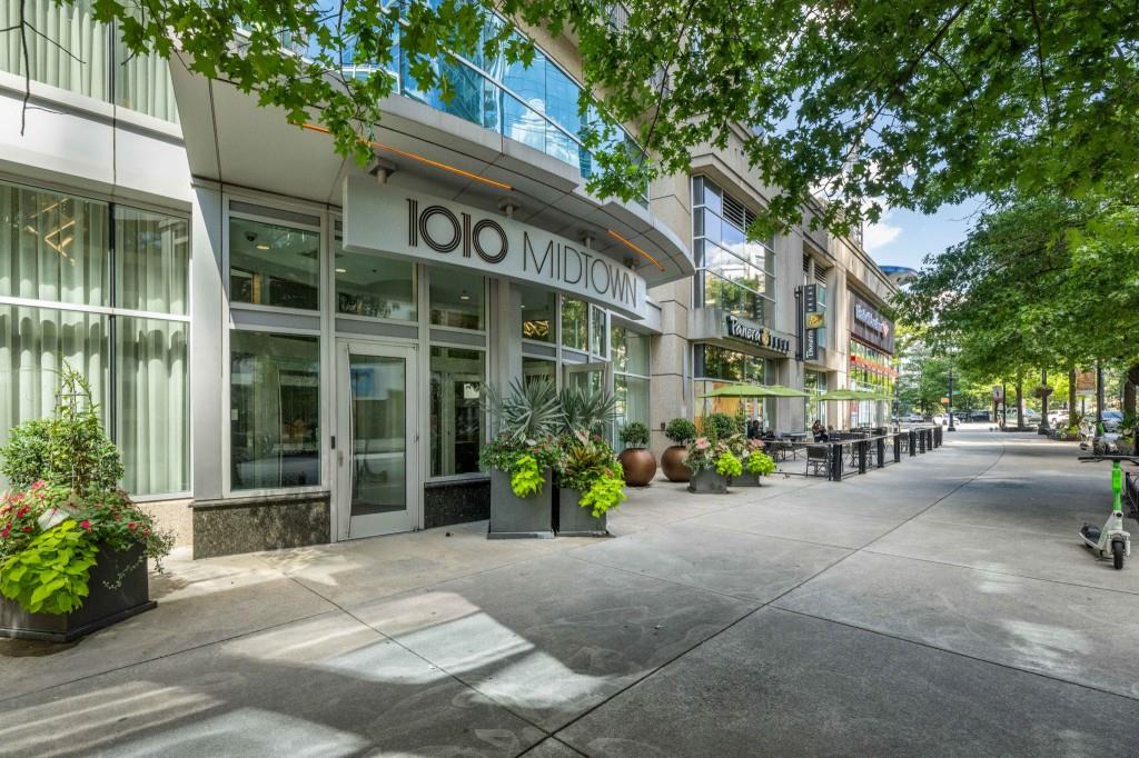 1080 Peachtree Street Northeast, Unit 1012 Atlanta, GA 30309 - Photo 46 of 46 a view of a building with sitting area