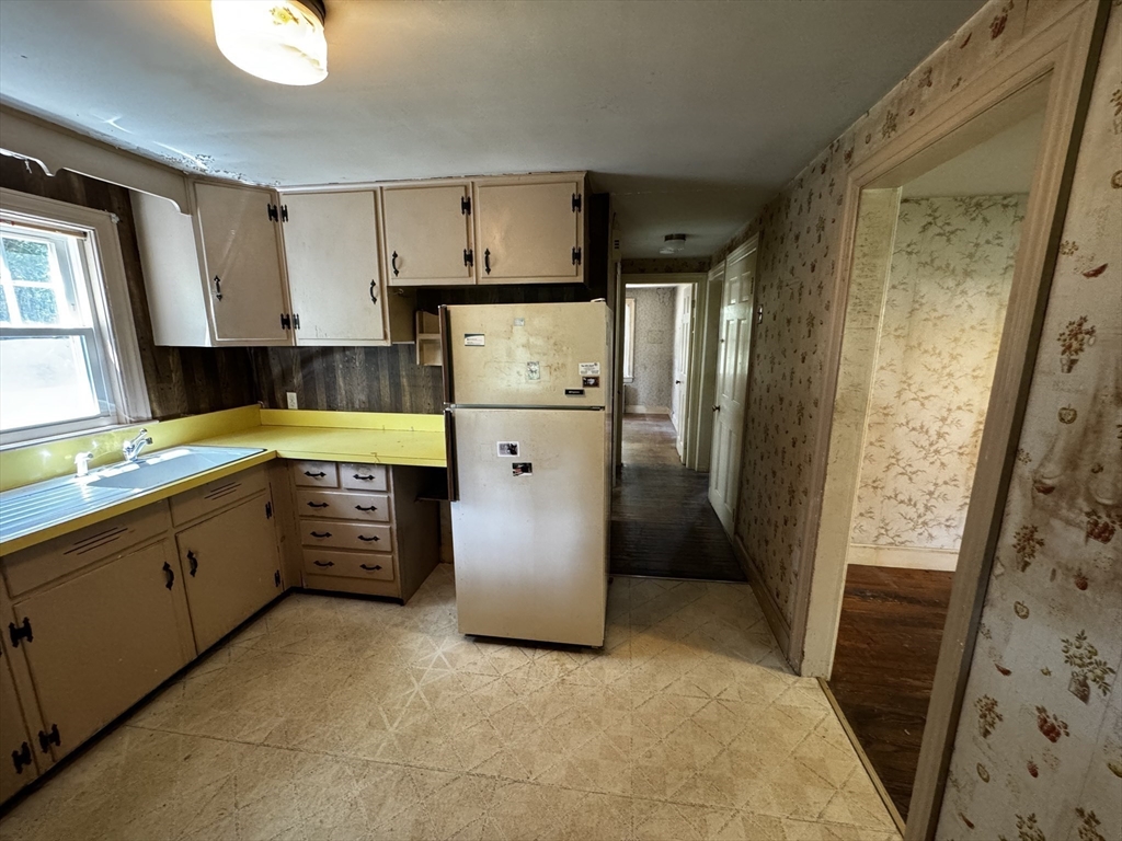 6 County Road Andover, MA 01810 - Photo 12 of 39